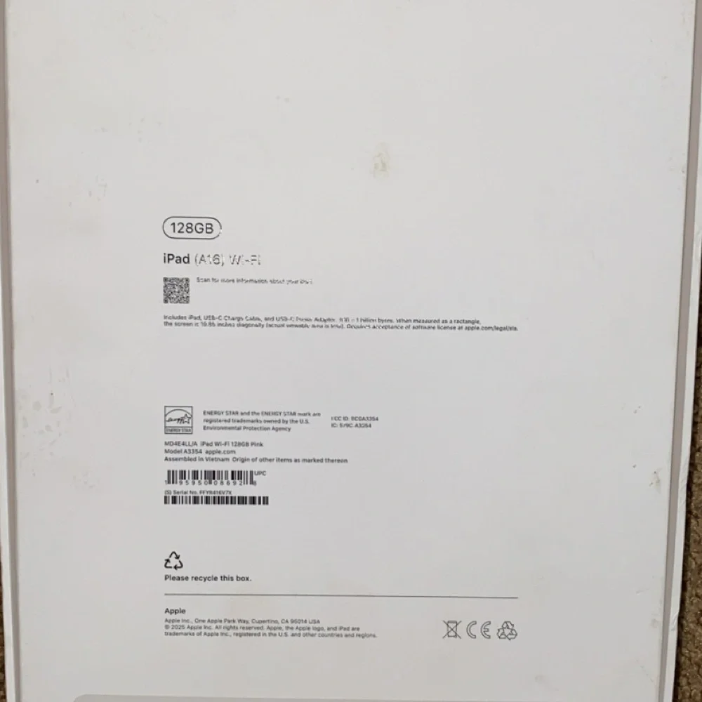 Apple iPad Which Includes box and Charger